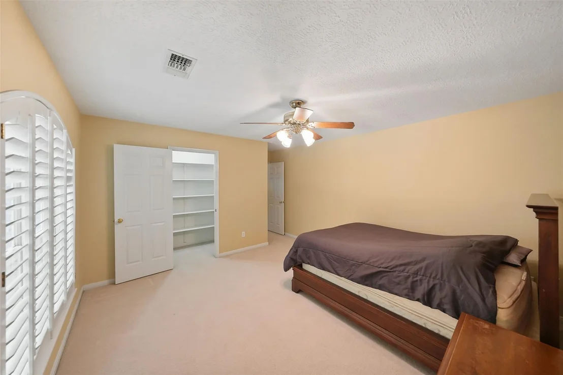 Photo of 49 N Greenvine Circle