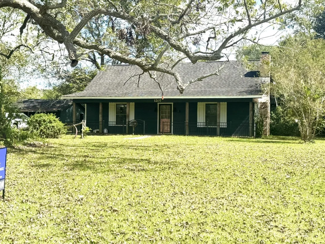 Photo of 1207 Half Moon Drive