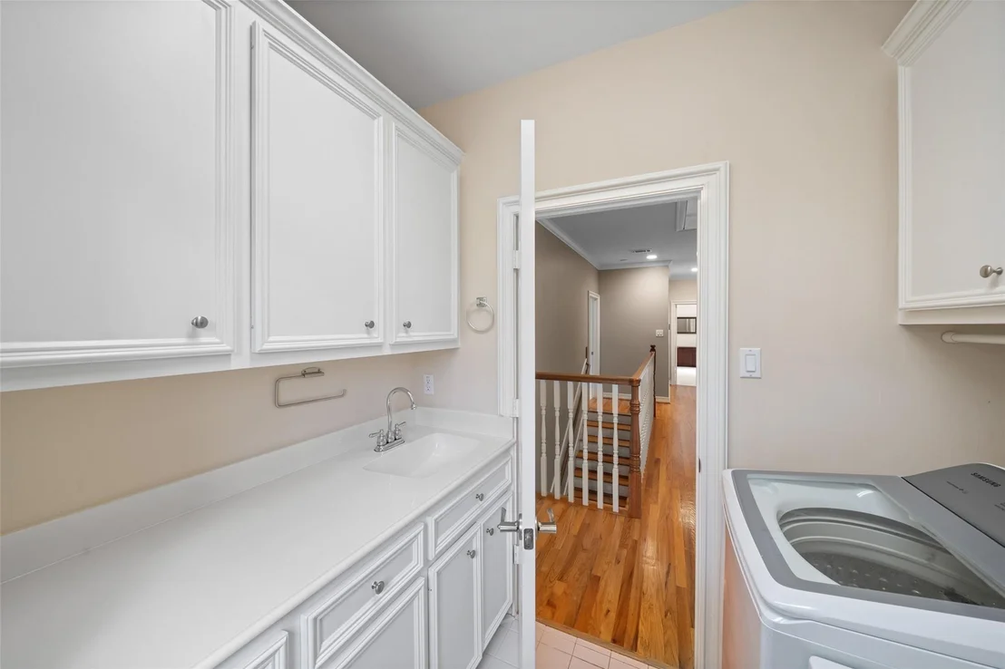 Photo of 3812 Riley Street