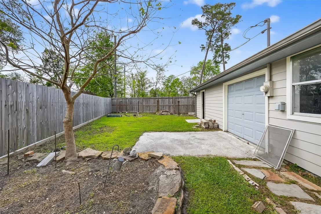 Photo of 906 Pear Tree Lane