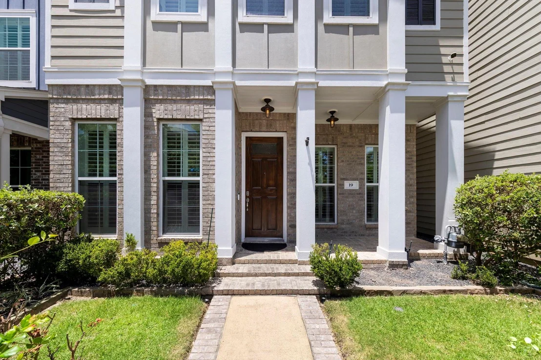 Photo of 19 E Breezy Way