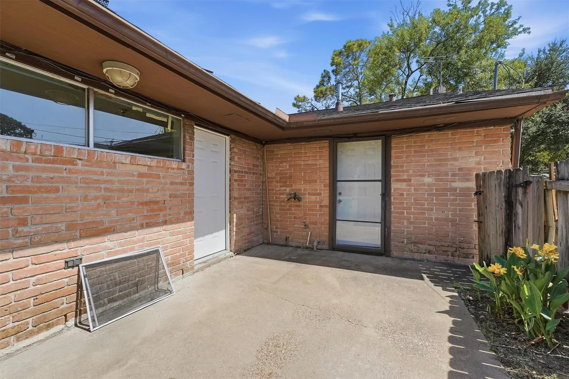 Photo of 5714 Willowbend Boulevard