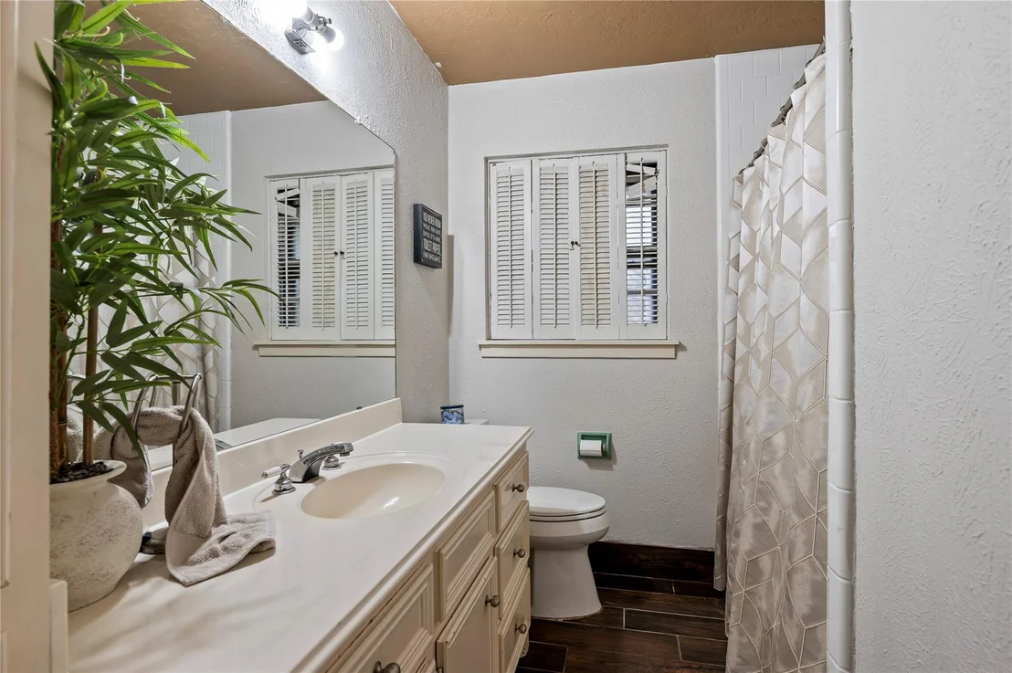 Photo of 1803 Edgehill Road