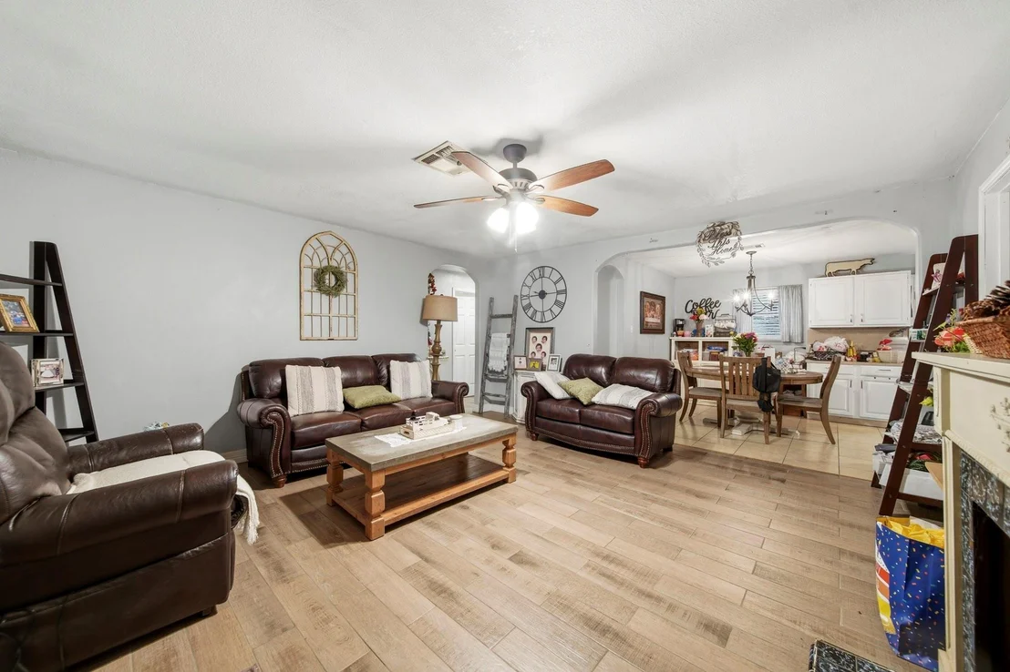 Photo of 731 Meneley Road