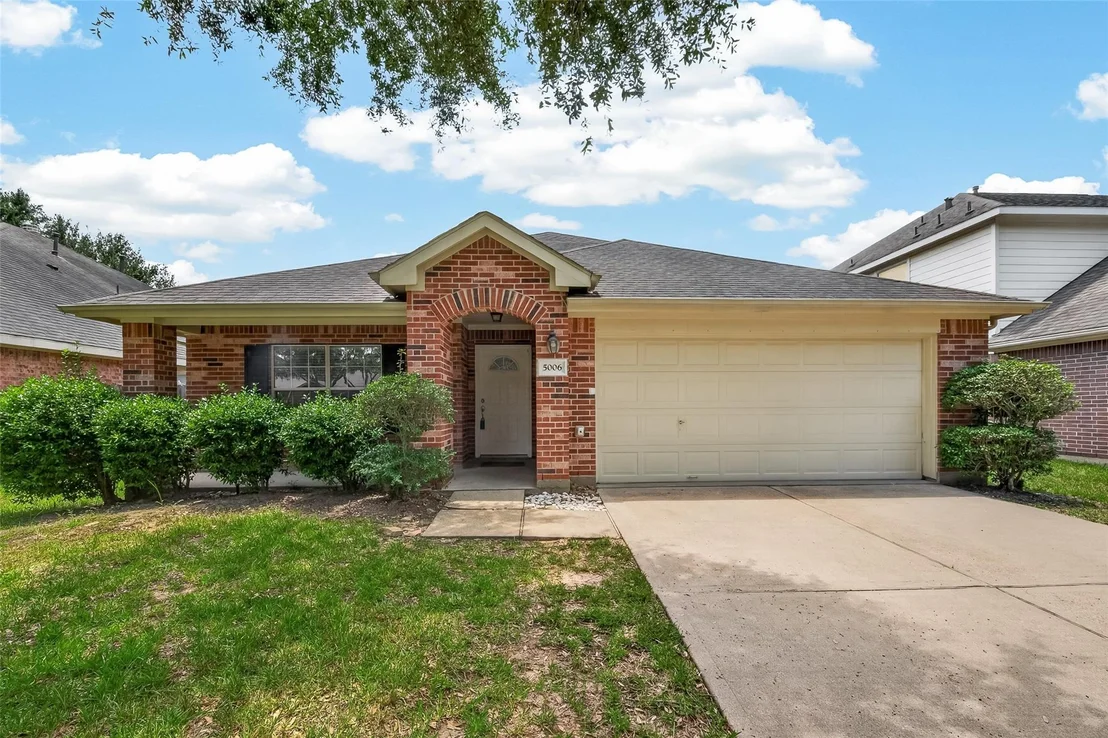 Photo of 5006 Juniper Walk Lane