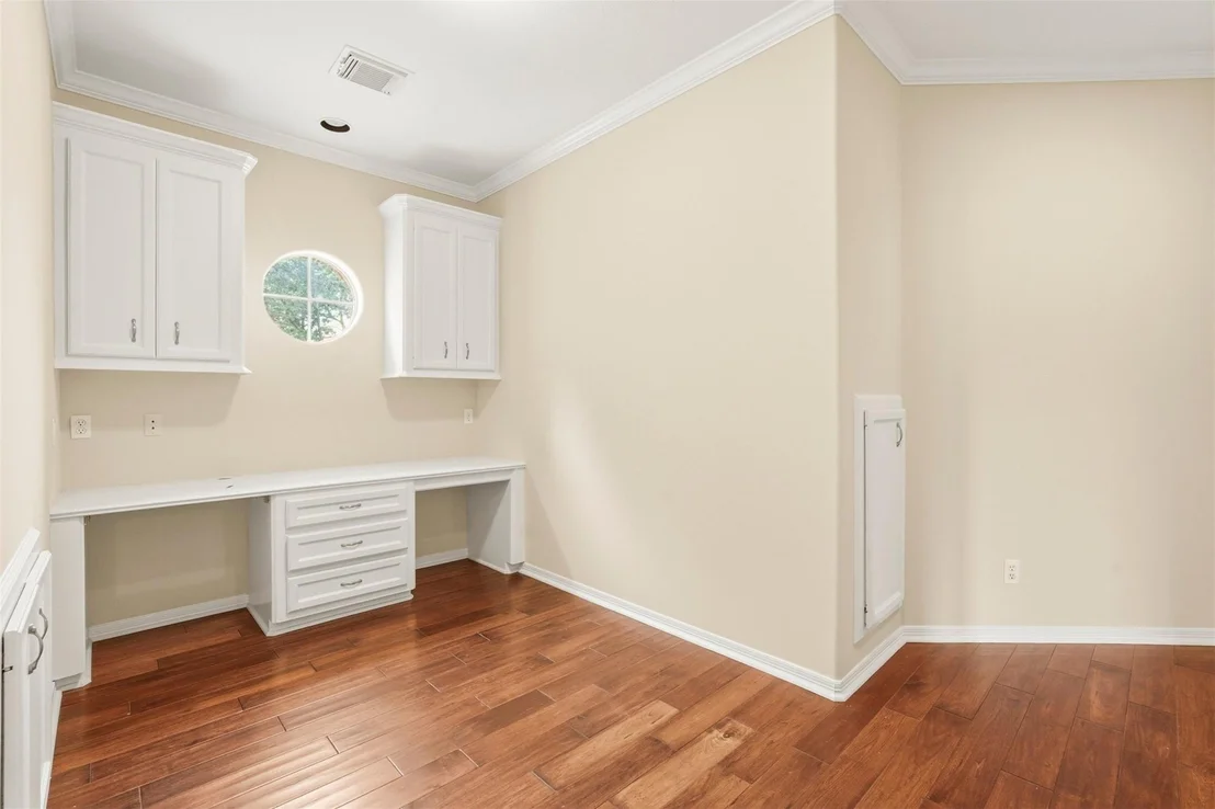 Photo of 5002 Regency Drive