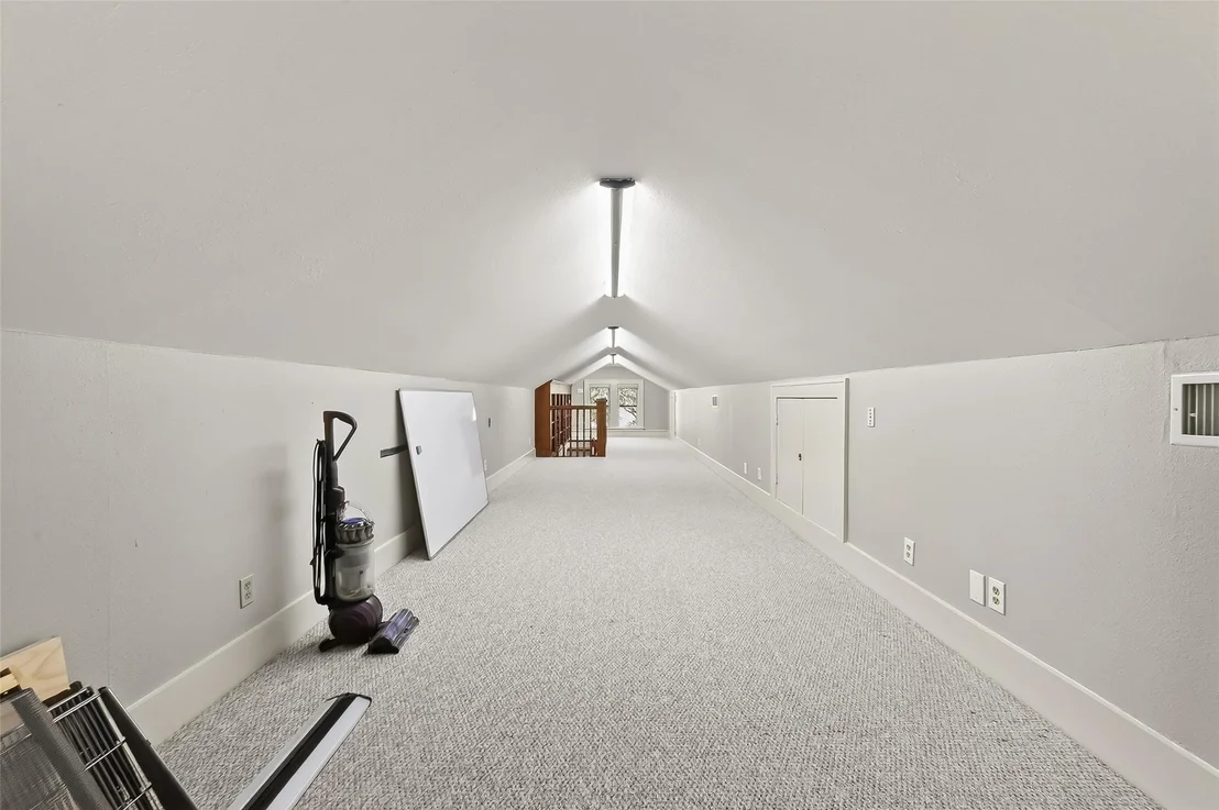 Photo of 912 Heights Boulevard