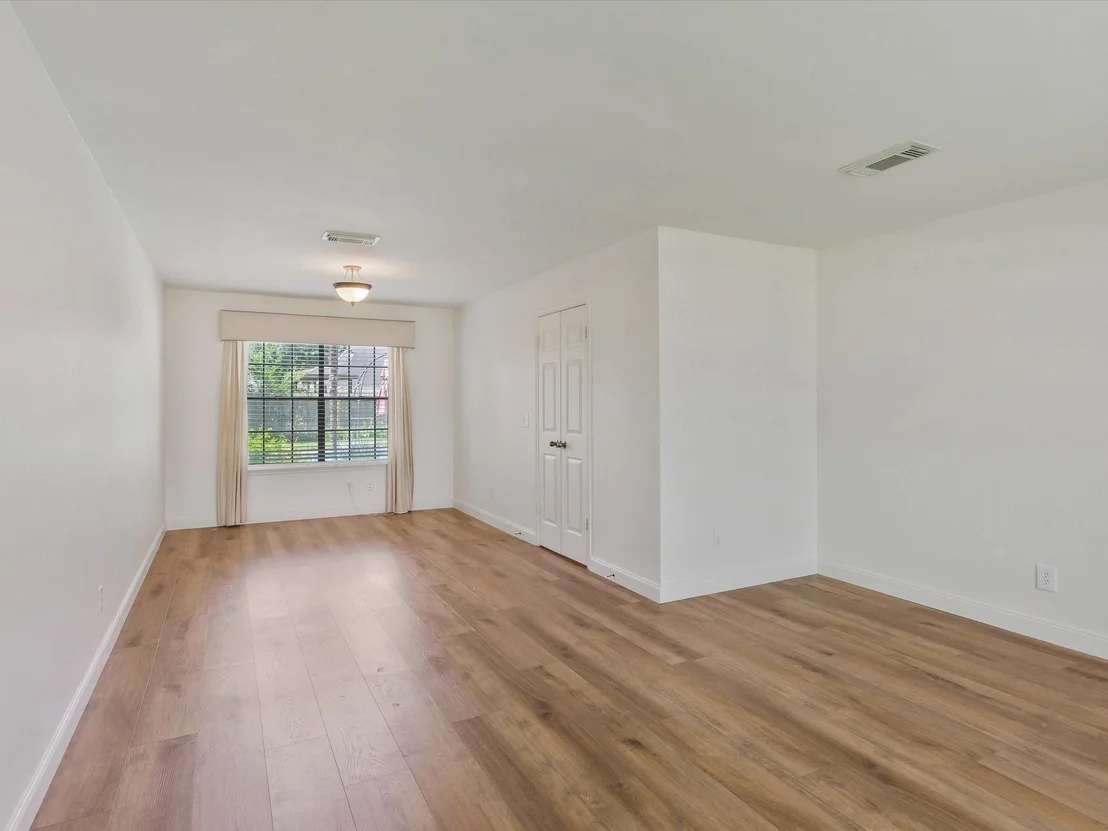 Photo of 22939 Provincial Boulevard