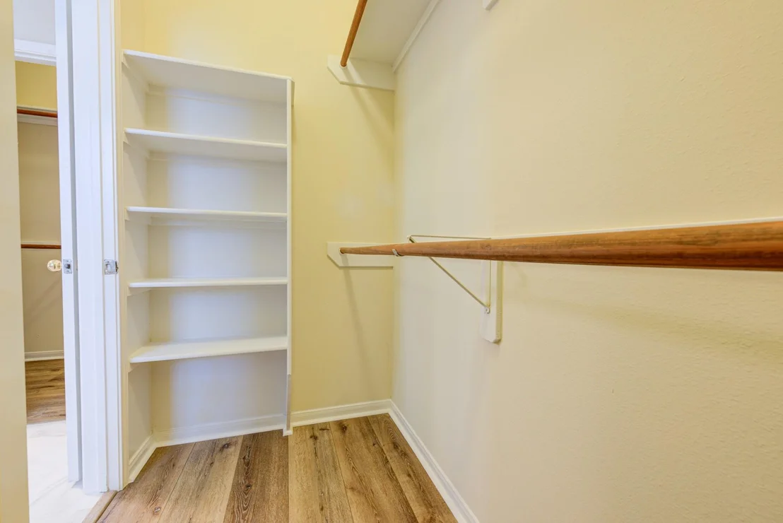 Photo of 18418 Lakeview Circle
