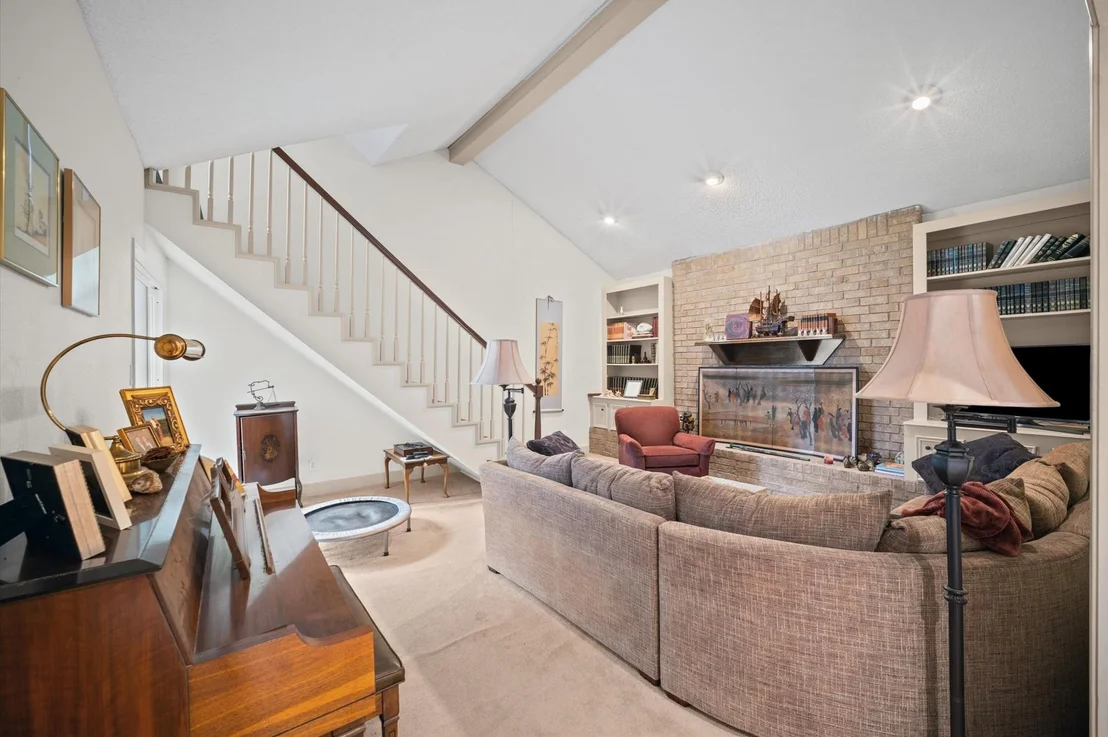 Photo of 1034 Coachlight Drive