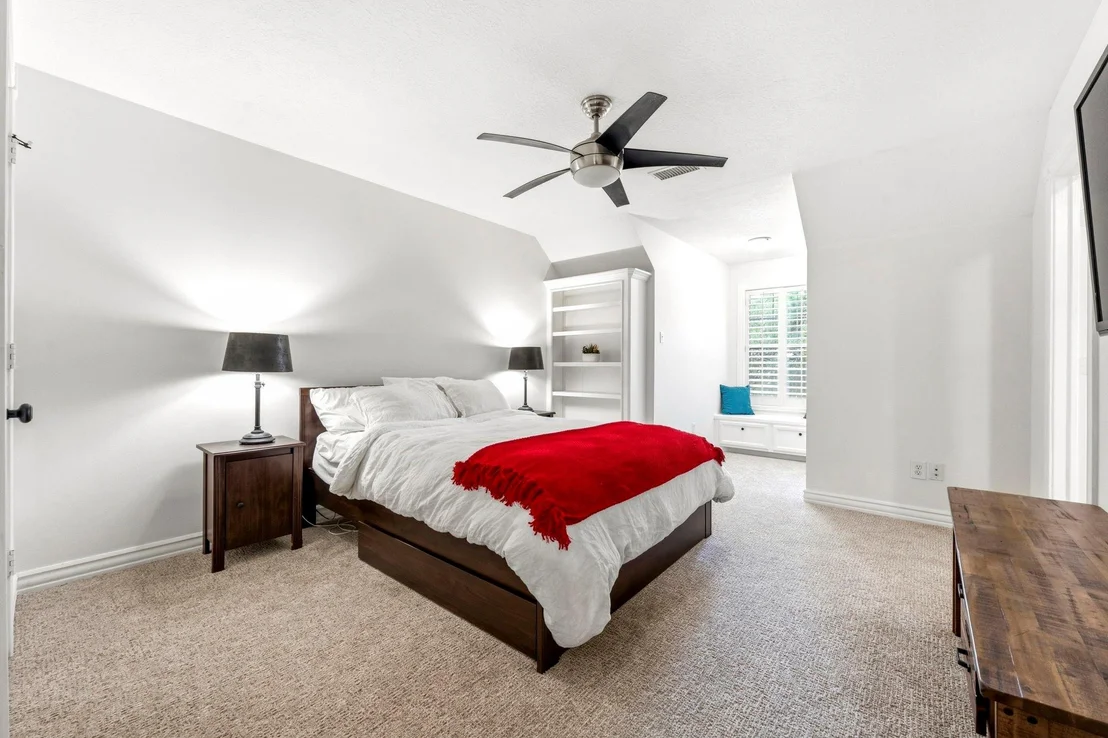 Photo of 130 E Fairbranch Circle