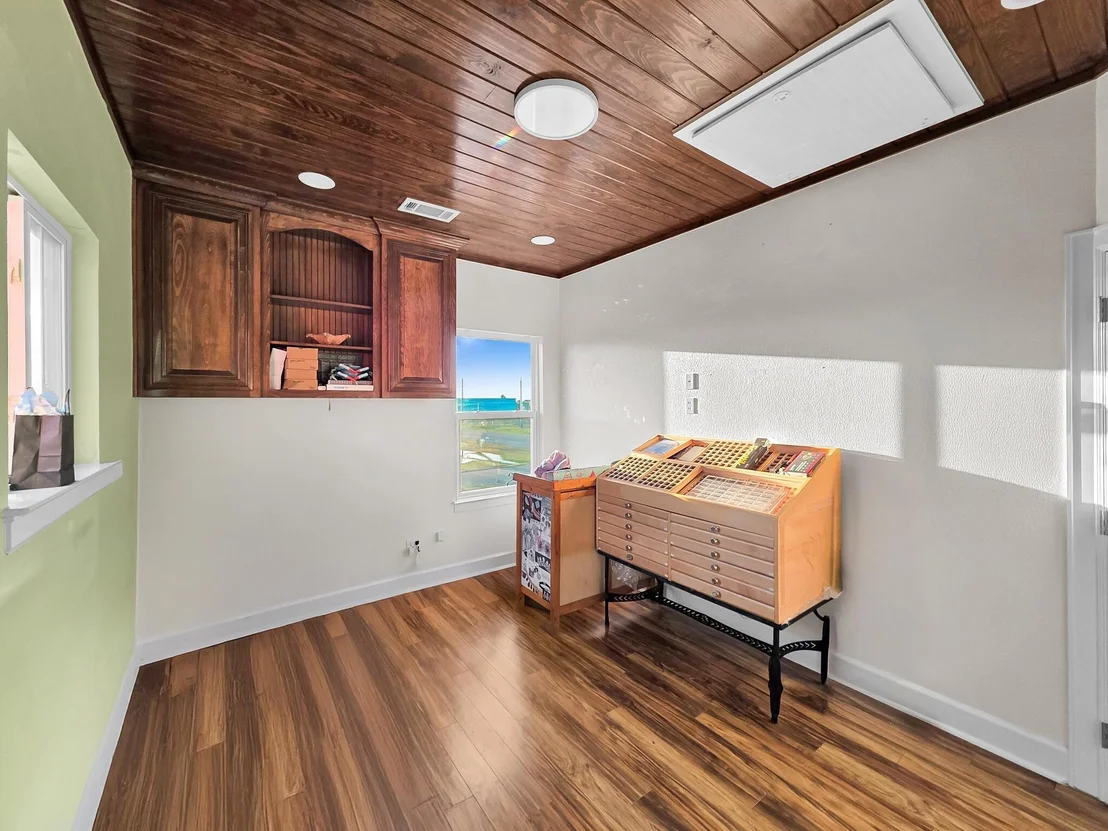 Photo of 970 Surfside Drive