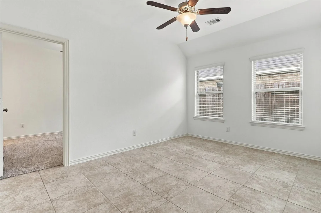 Photo of 637 Maple Point Drive E