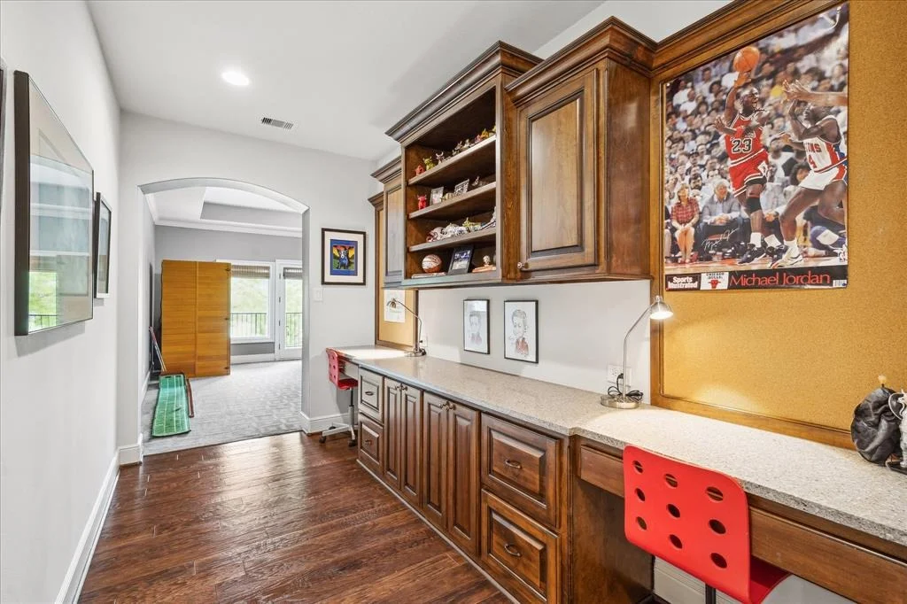 Photo of 23 E Loftwood Circle
