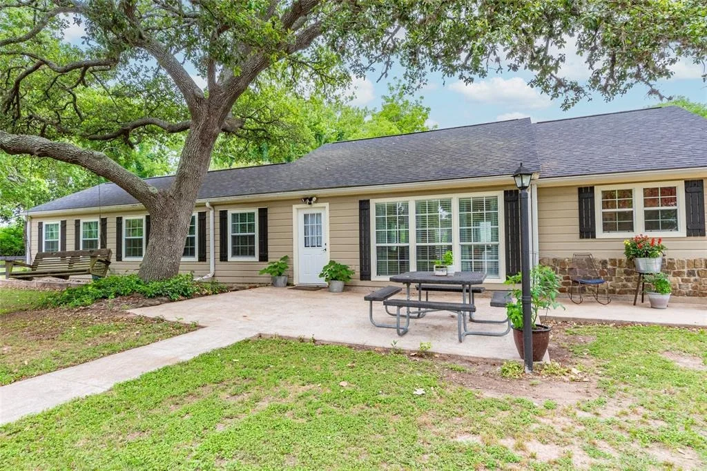 Photo of 830 Lily Lane