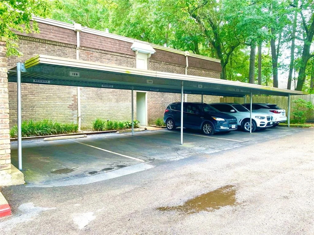 Photo of Unit 11 at 7575 Katy Freeway