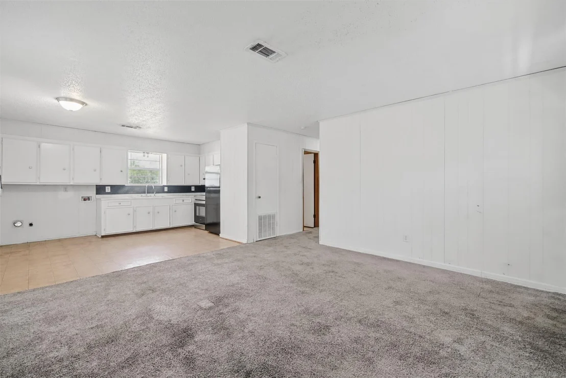 Photo of 384 Lakeview Drive