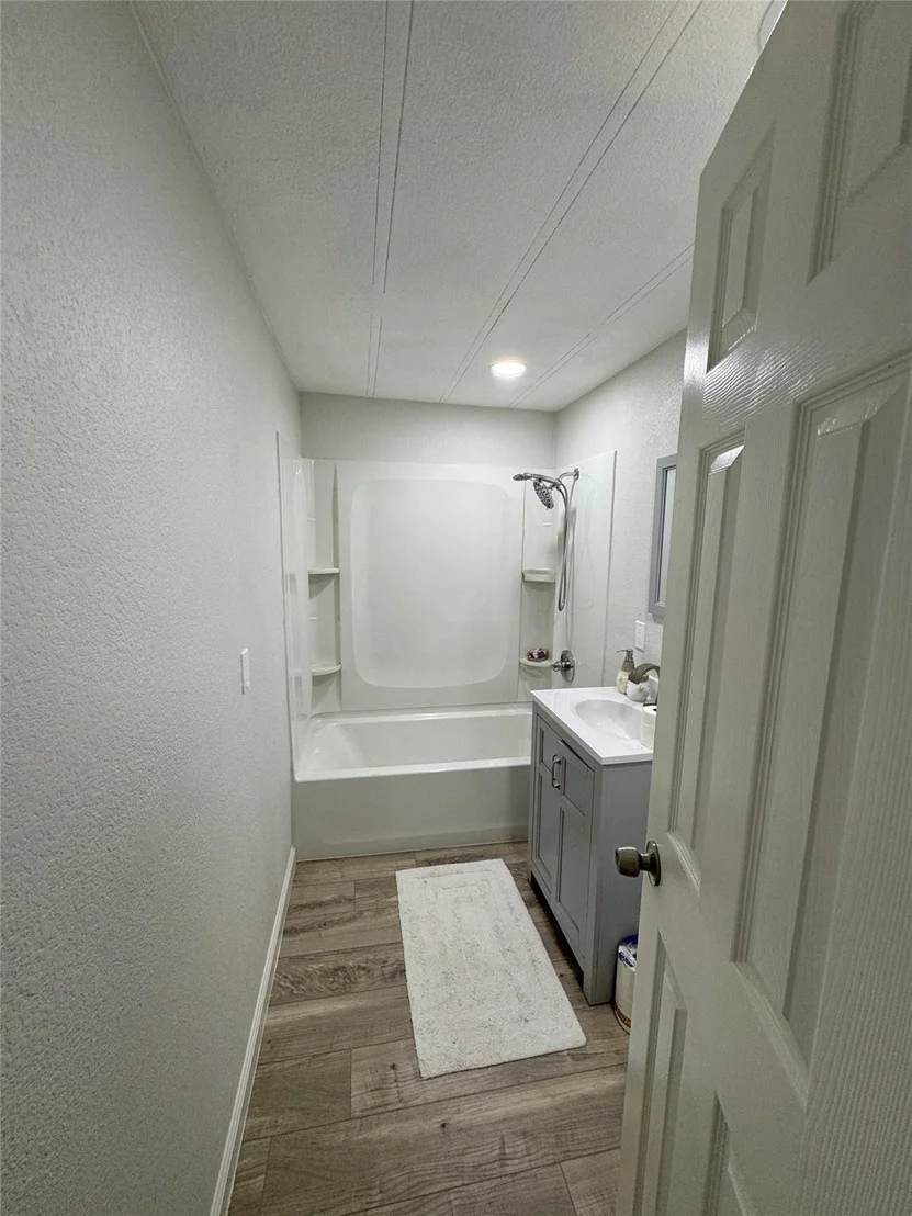 Photo of 585 River Oaks Drive