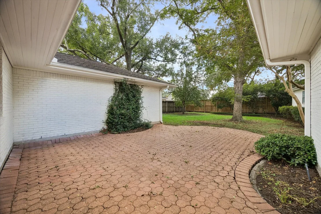 Photo of 7623 Meadowvale Drive