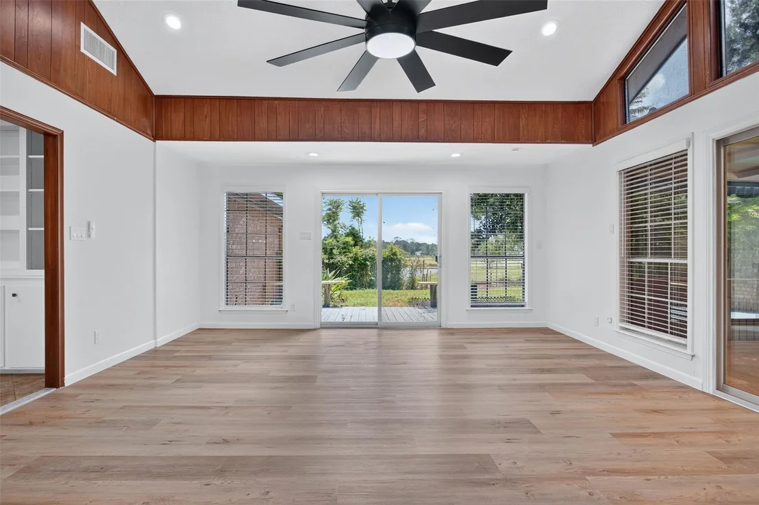 Photo of 4323 Pine Shadows Street