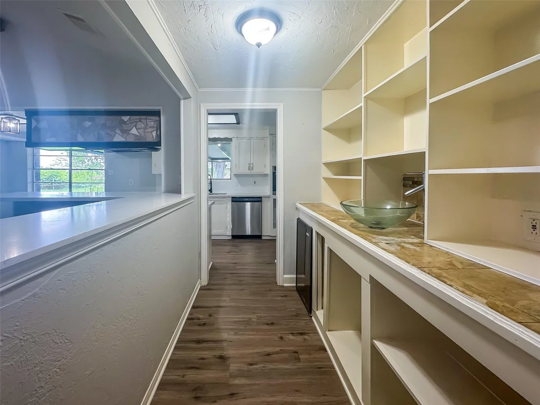Photo of 912 Robinson Road
