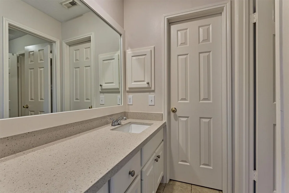 Photo of 16707 Avenfield Road