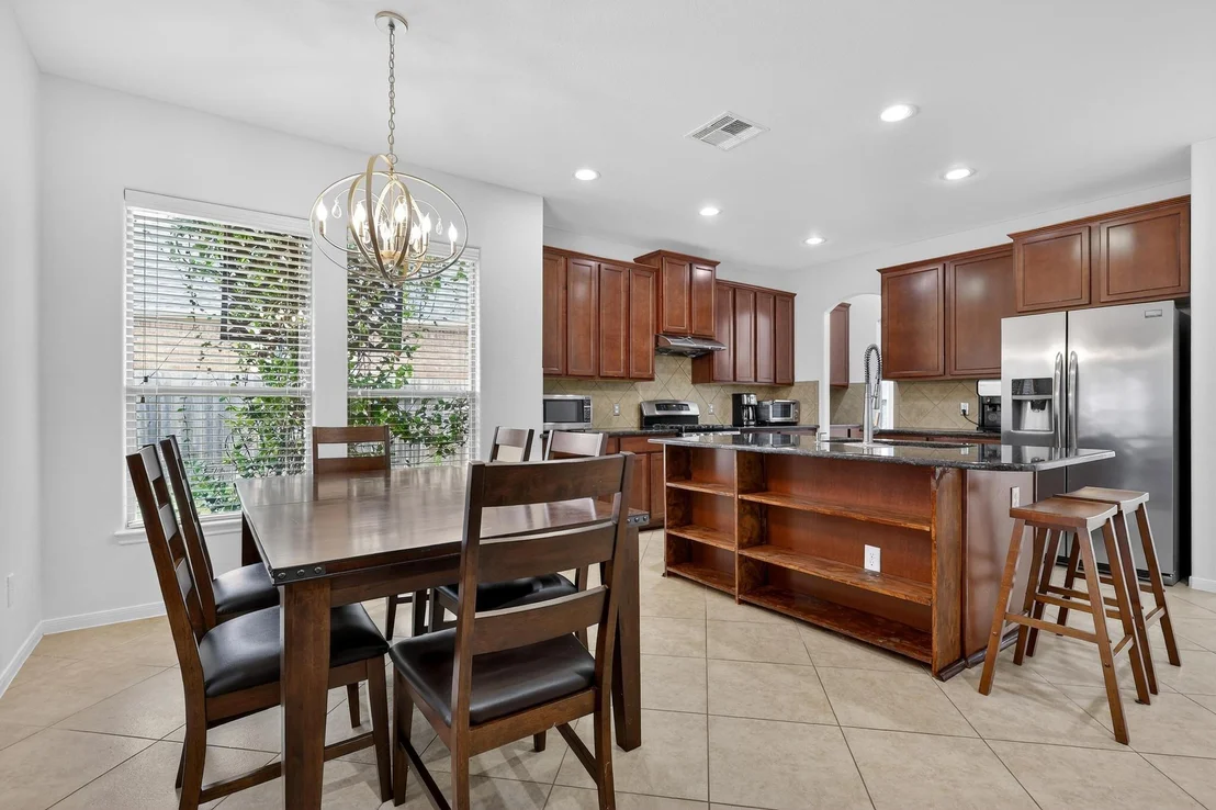Photo of 25427 Lisburn Drive