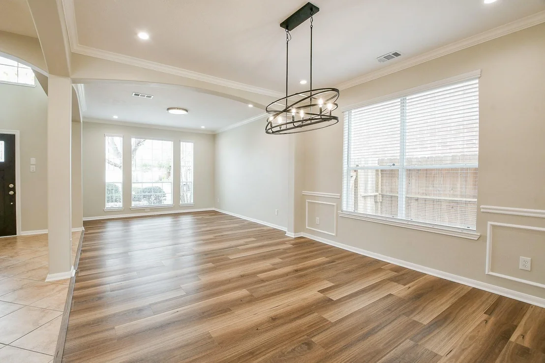 Photo of 815 Robins Way
