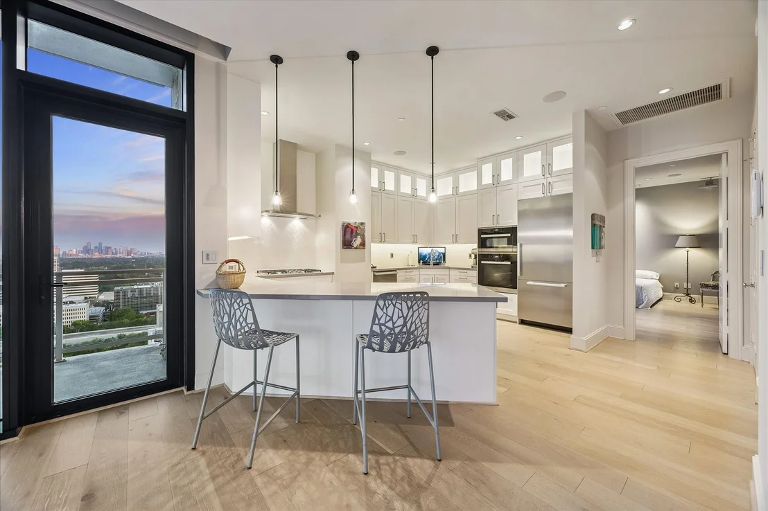 Photo of Unit 2202 at 1409 Post Oak Boulevard