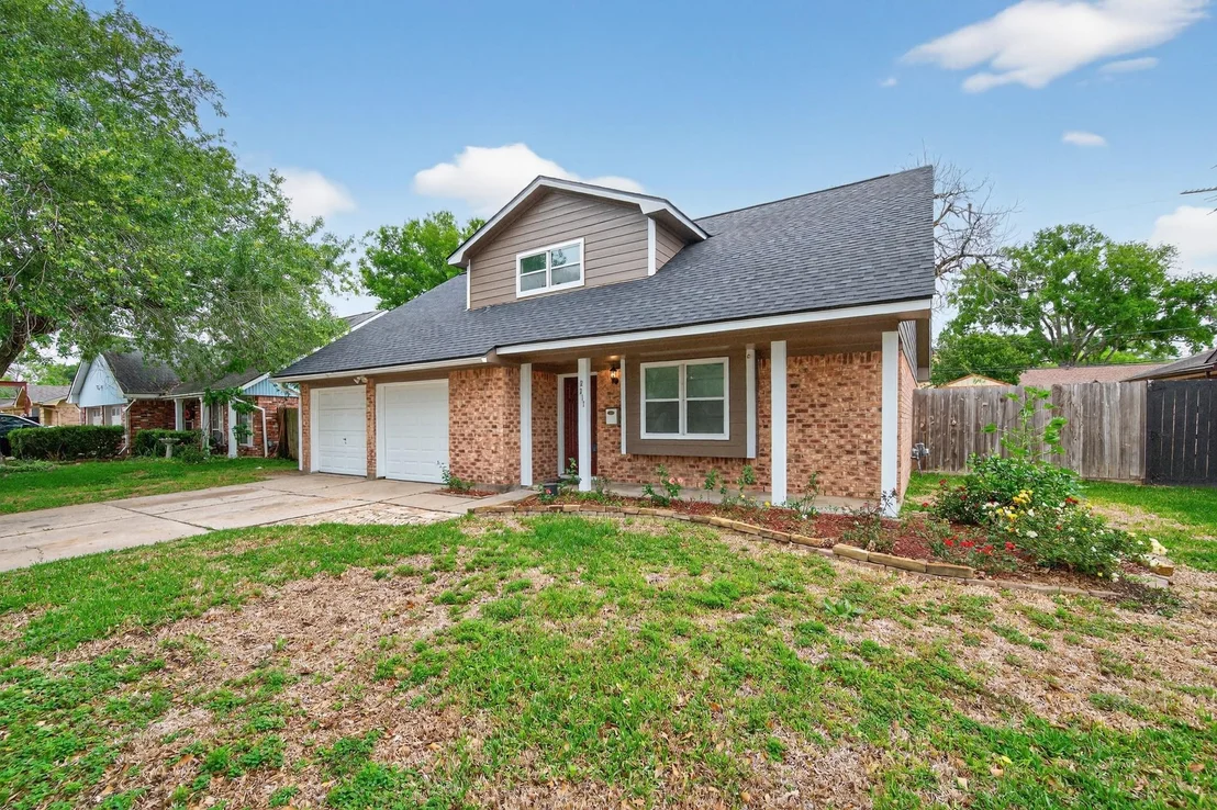 Photo of 2217 Hickory Lane