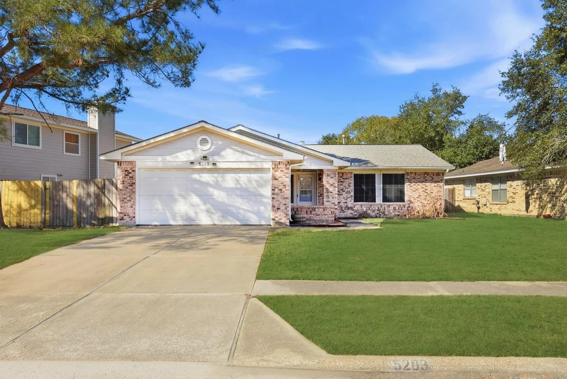 Photo of 5203 Smokey River Drive