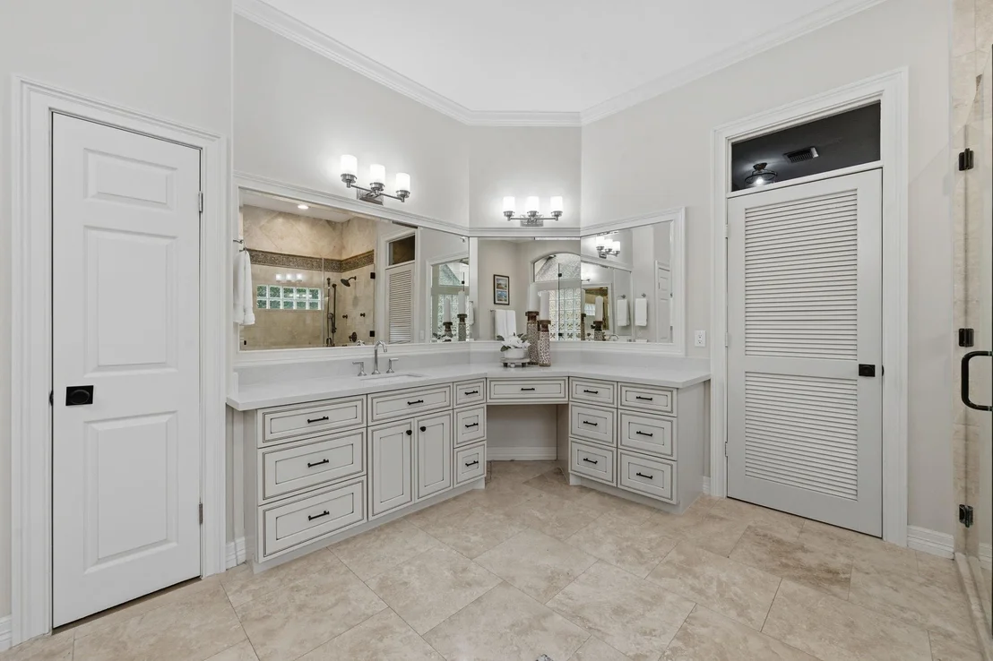 Photo of 63 W Horizon Ridge Place