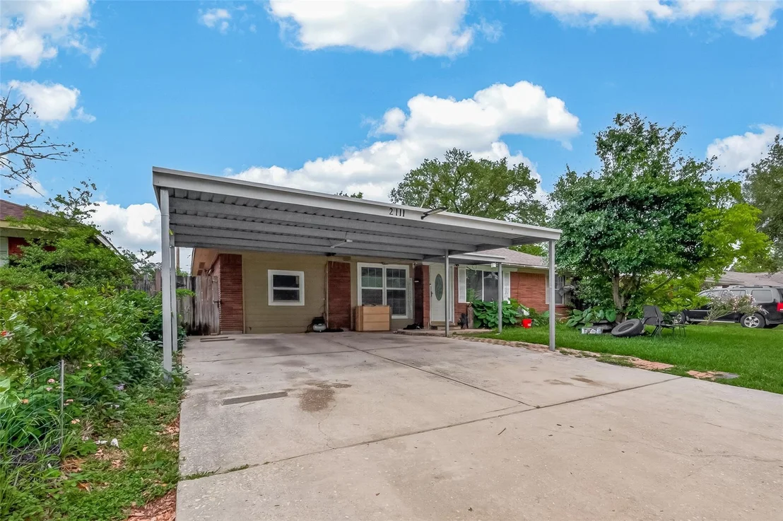 Photo of 2111 Hickory Lane