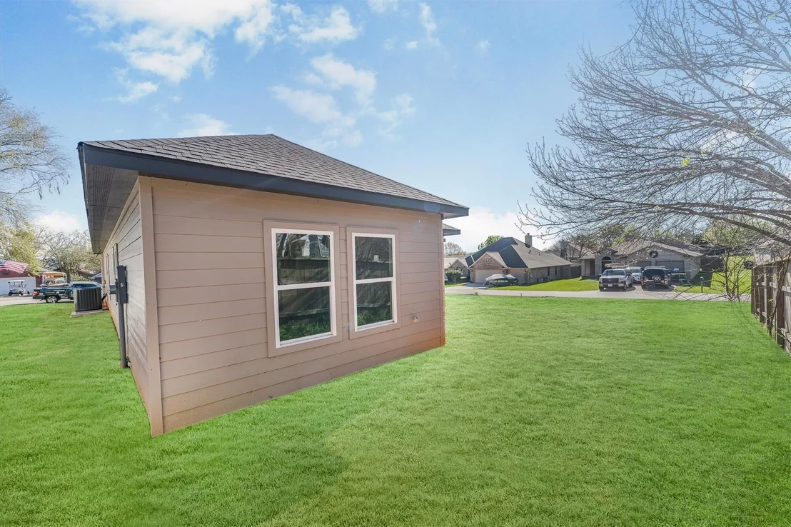 Photo of 10703 Hillside Drive