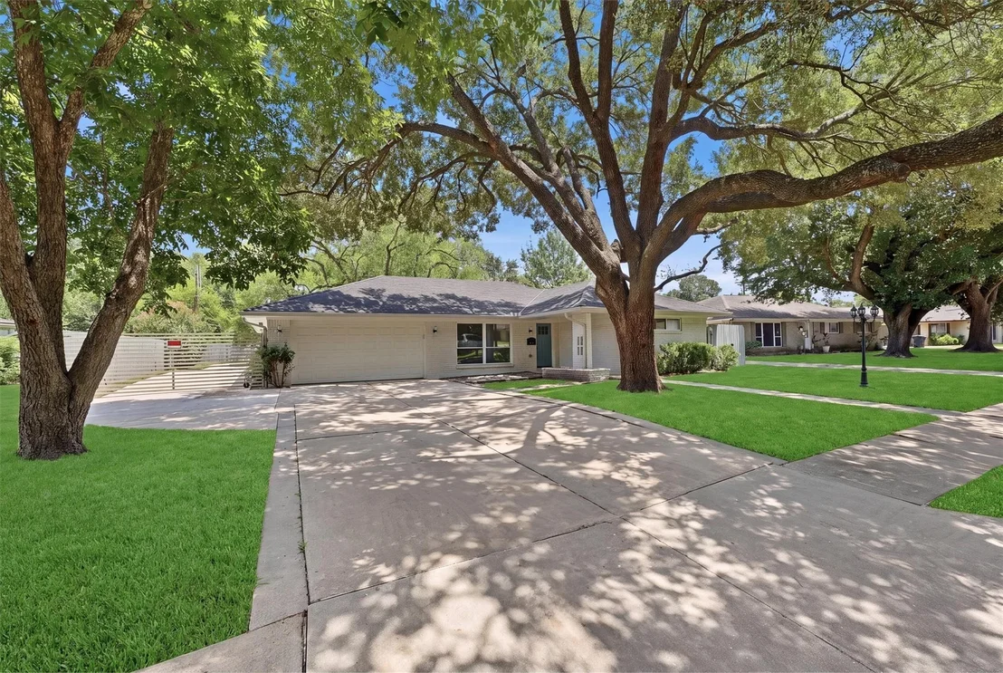 Photo of 11907 Renwick Drive