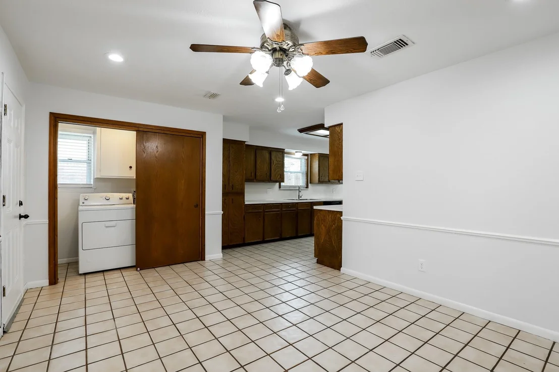 Photo of 818 Seafoam Road