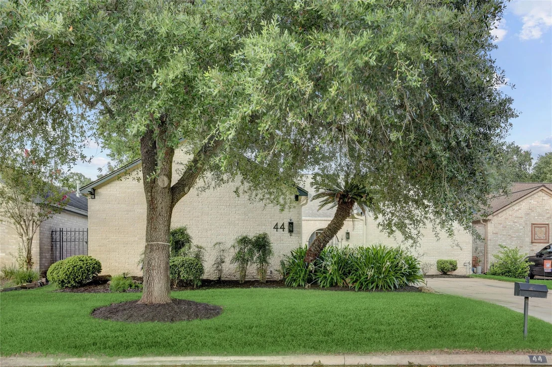 Photo of 44 Crestwood Circle