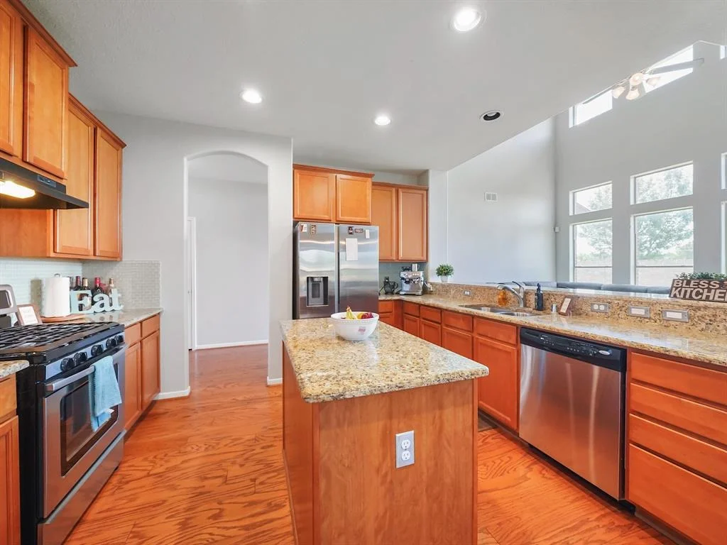 Photo of 25959 Ravenside Drive