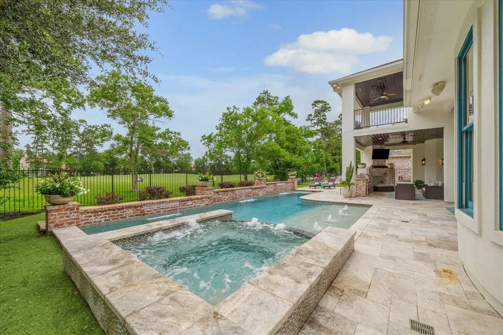 Photo of 23 E Loftwood Circle