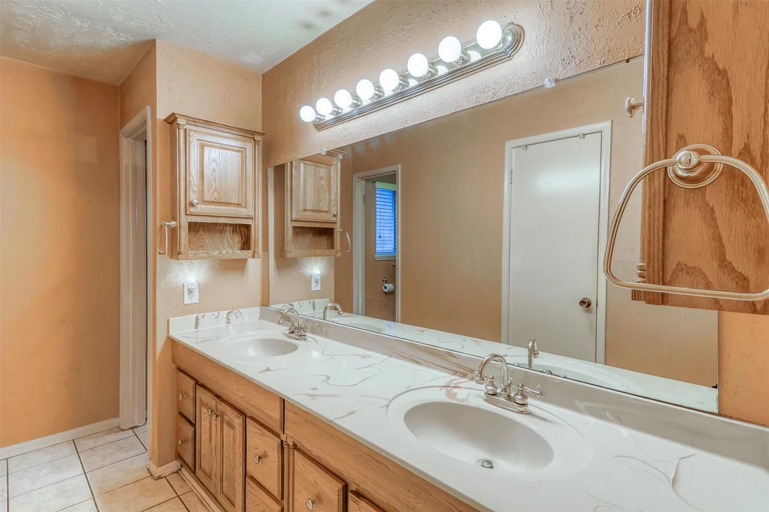 Photo of 534 Belwin Drive