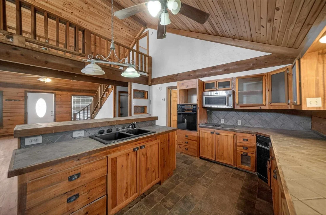 Photo of 18737 Saddleback Lane
