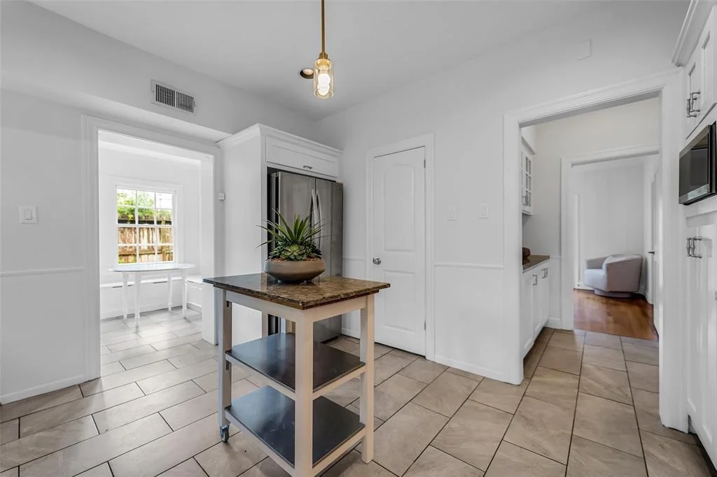 Photo of 2539 Addison Road