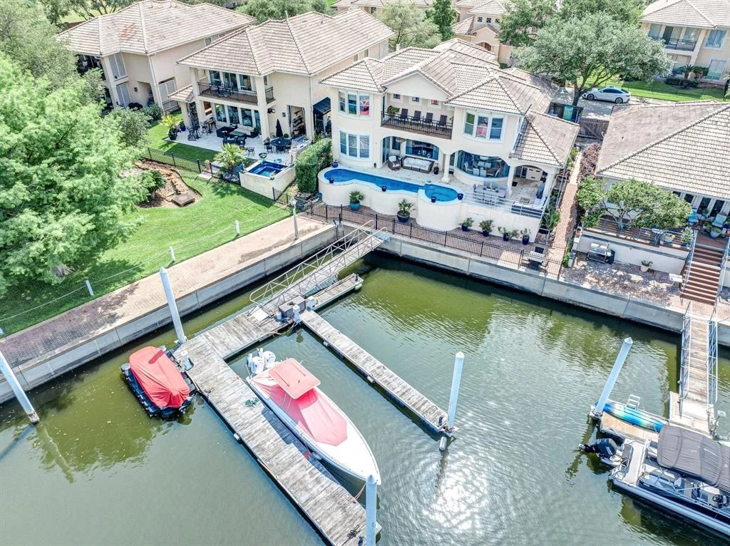 Photo of 305 Harborside Circle