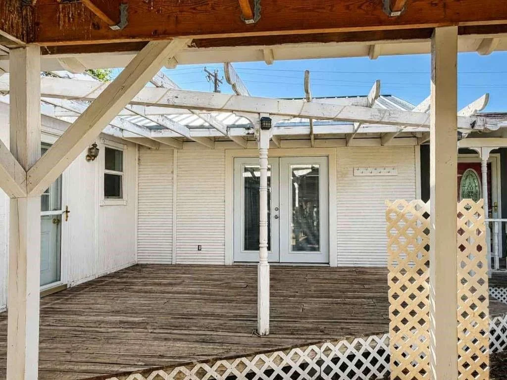 Photo of 108 W 9th Street