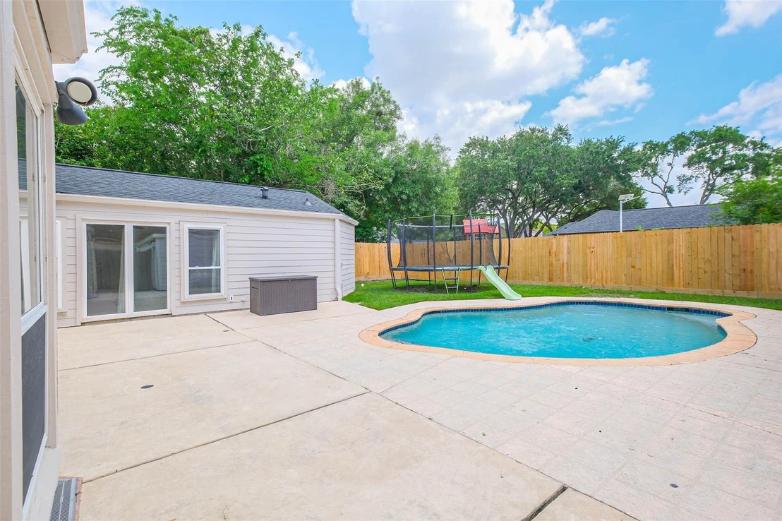 Photo of 11931 Riverview Drive