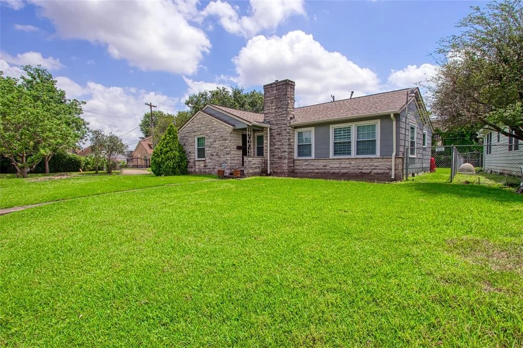 Photo of 6454 Pinehurst Drive