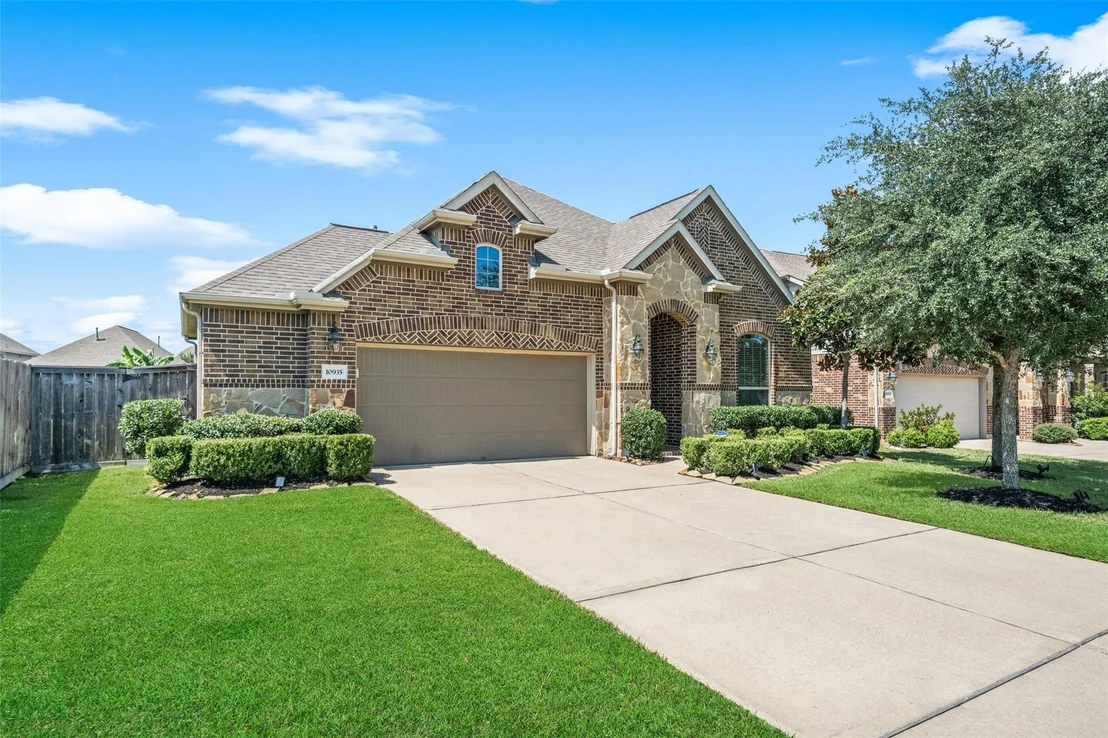 Photo of 10935 Sarah Bluff Lane