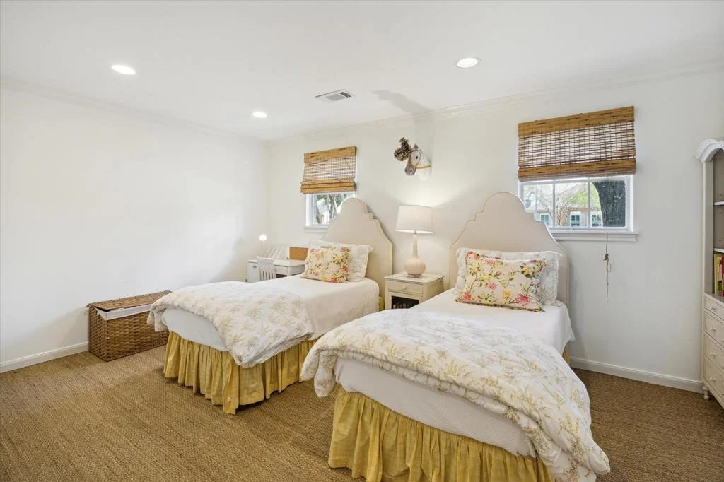 Photo of 8014 Meadowbriar Lane