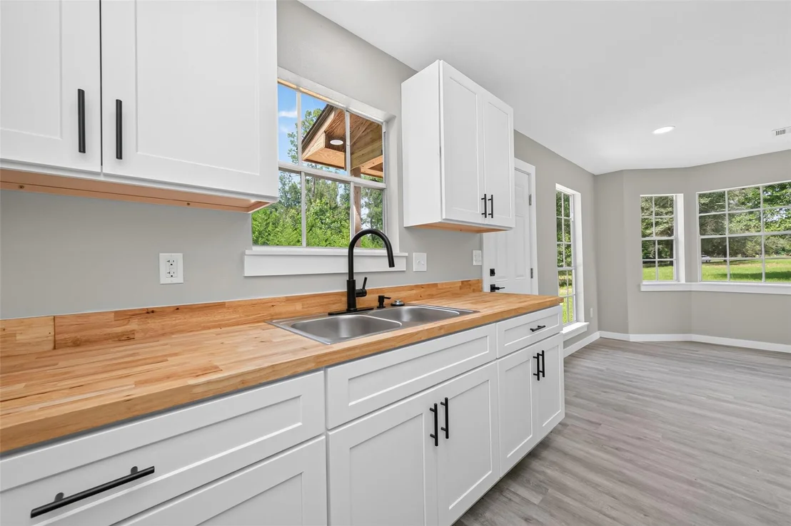 Photo of 1241 Moody Road