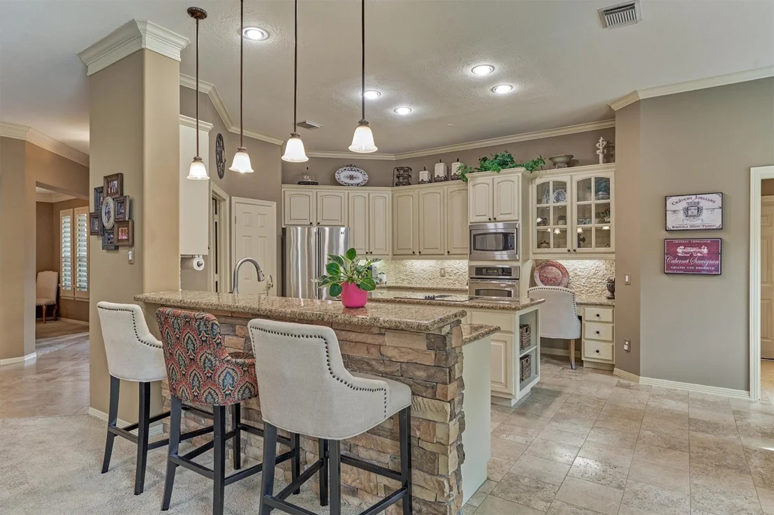 Photo of 111 S Castlegreen Circle